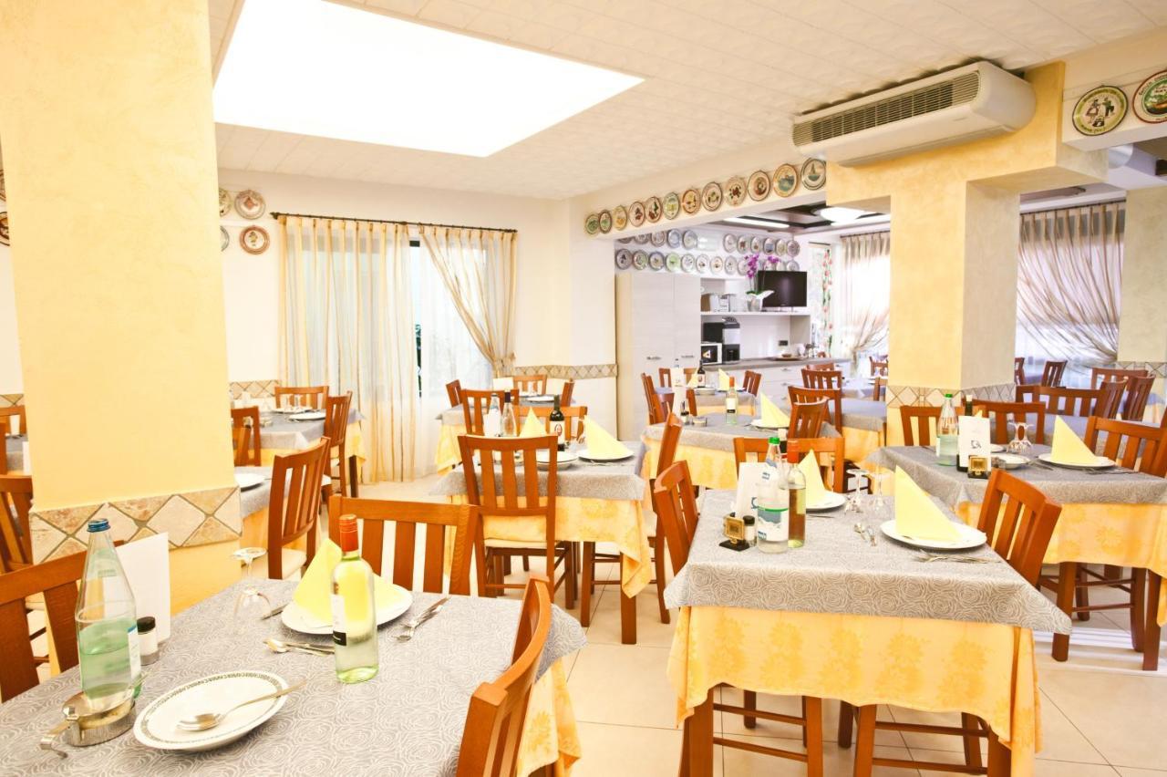 Hotel Dolcevita Cesenatico Exterior foto